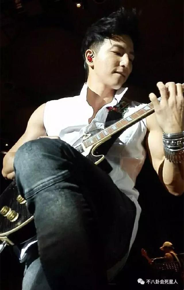 敖犬发新专辑王子现身,昔日棒棒堂成员现状如何?