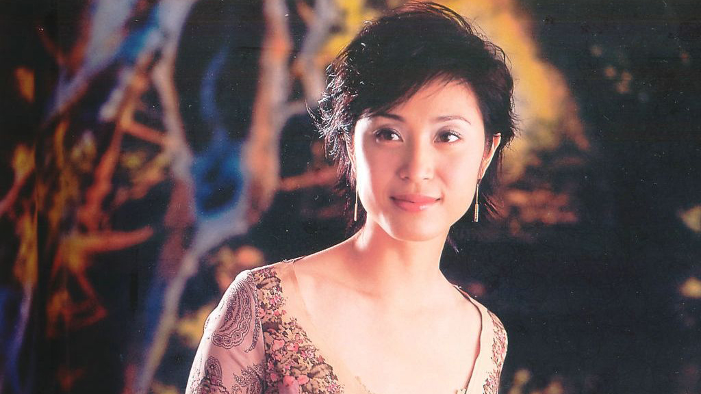 作为香港学历最高的港姐,再加上她令人羡慕的美貌,也让她吸粉无数.