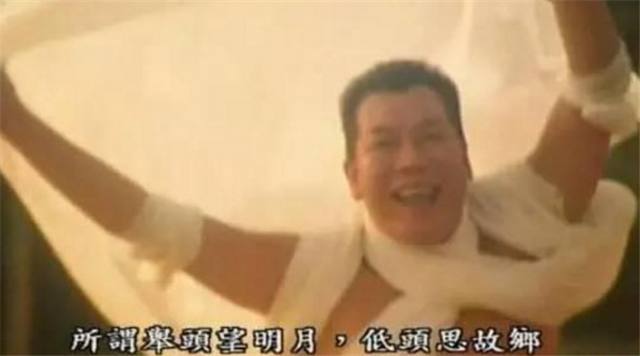 草莽出生和周星驰合作食神今68岁豪车都没生活落魄