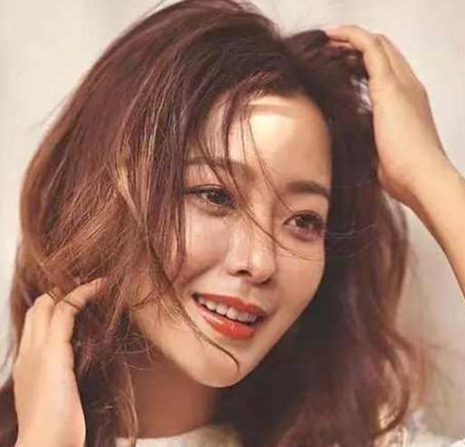 40岁的金喜善身材发福,备受争议的女儿越来越漂亮!