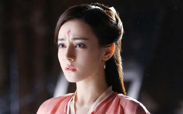 迪丽热巴的眼,刘亦菲的鼻子,赵丽颖的嘴,女星里