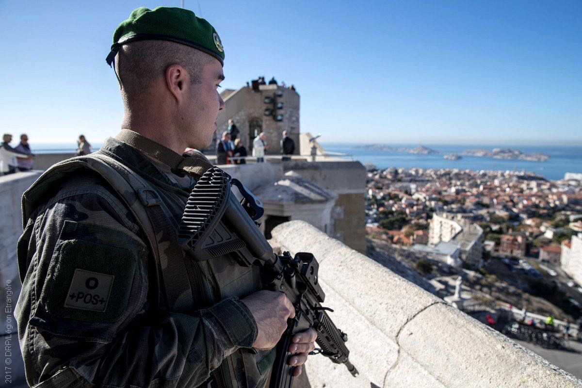 再见famas法军正式全面装备hk416步枪