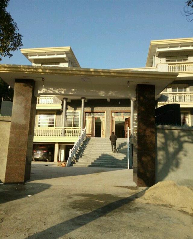 农村的公公在家花60万建的房子,在村里已经算是土豪级别了!