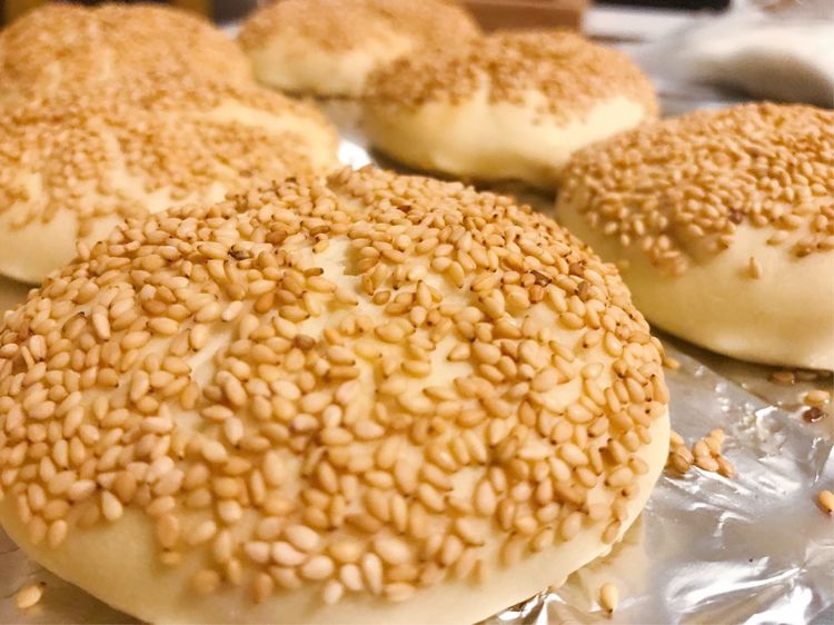自己做的牛肉芝麻饼一口气吃了三个,根本停不下来!