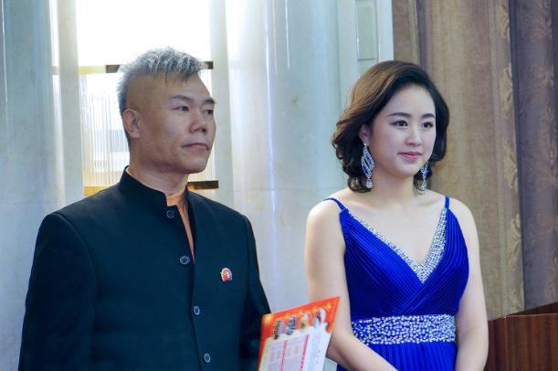 终于知道司马南和巫启贤, 为什么长得如此相像了!