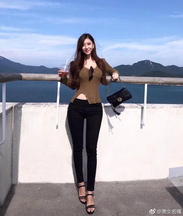 长腿美女给你诠释什么叫胸部以下全是腿