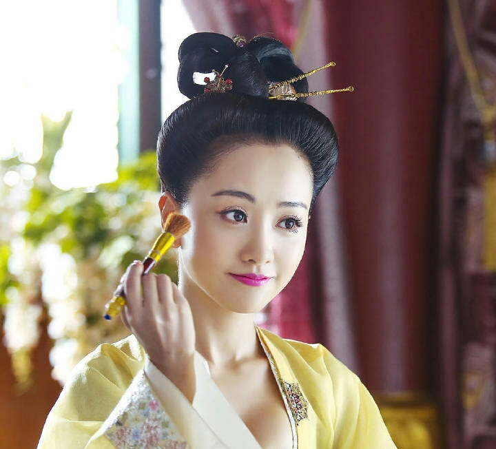 要不是因为穿越剧的禁播,说不准杨蓉早就火起