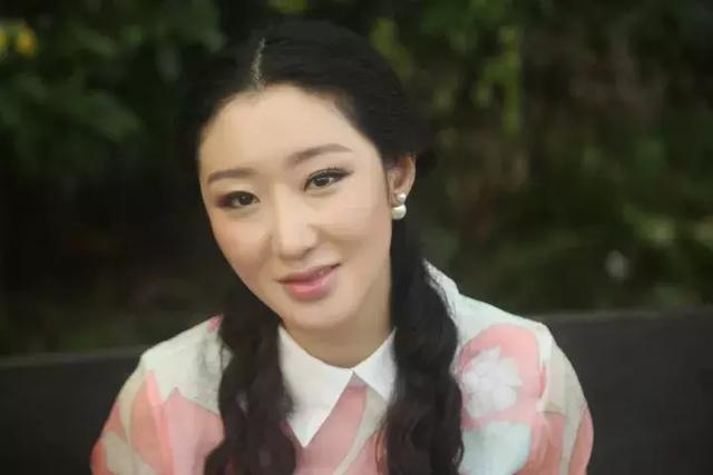 表现出以李依馨扮演的妃子陈俊姬和演员陈然过去与现在时空的惊悚故事