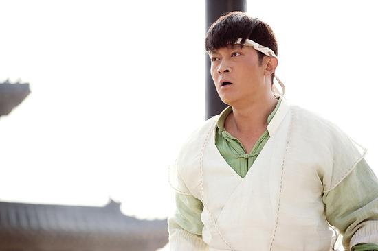 和姚晨同班被网友骂二愣子没演技曾烧伤毁容可他娶个好女人