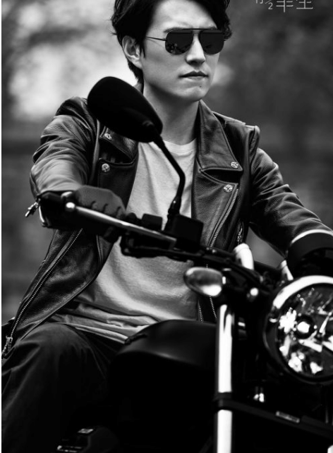 《我的前半生》里面的陈道明老师的一组夹克机车黑白照