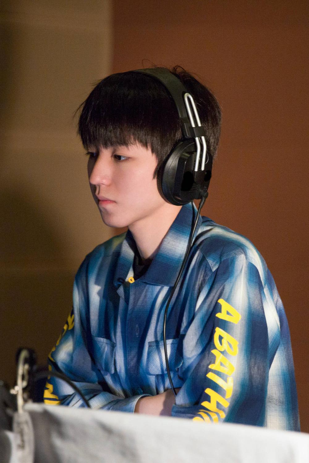 王俊凯戴上耳机的样子好乖巧,你喜欢这样的他吗?