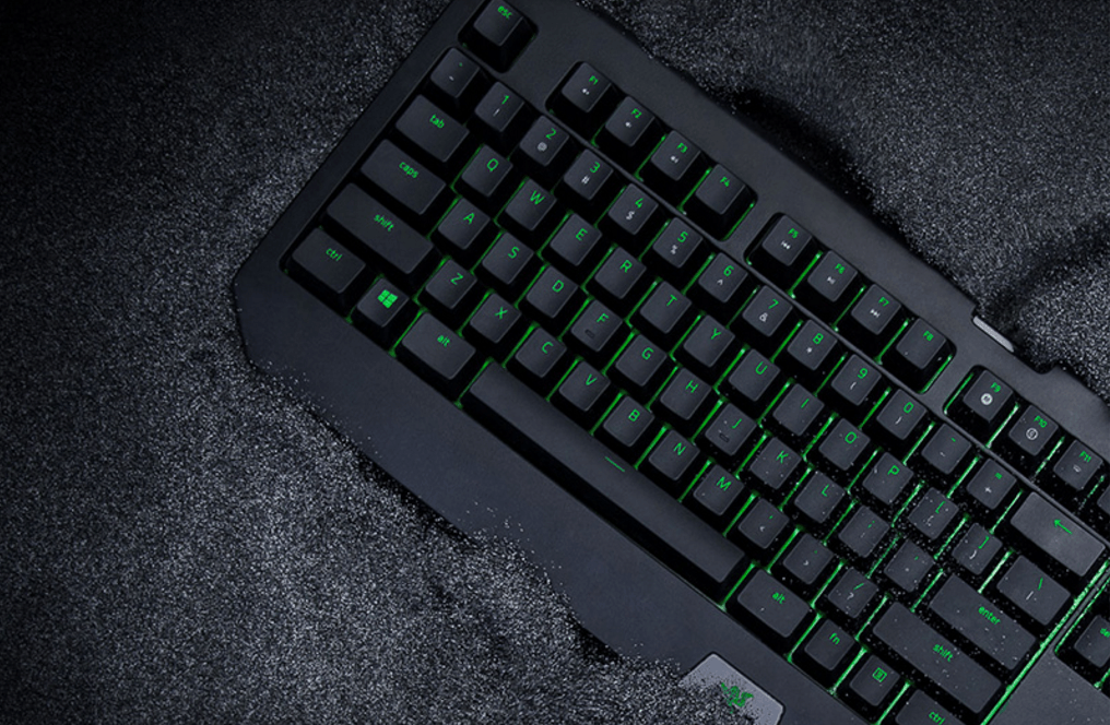 雷蛇blackwidow ultimate机械式键盘,具备ip54级防尘防水