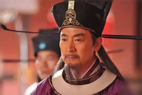 庞籍特选善于骑射,董军事,有谋略的部将狄青在桥子谷旁筑寨驻兵.