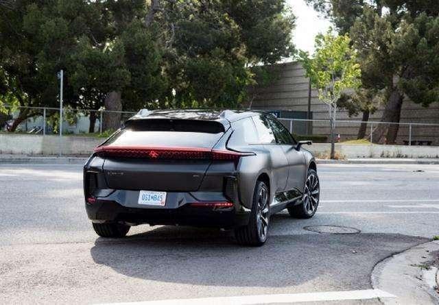 如今的国产汽车市场大火,这款豪华suv乐视f911非常的吸引消费者的眼球