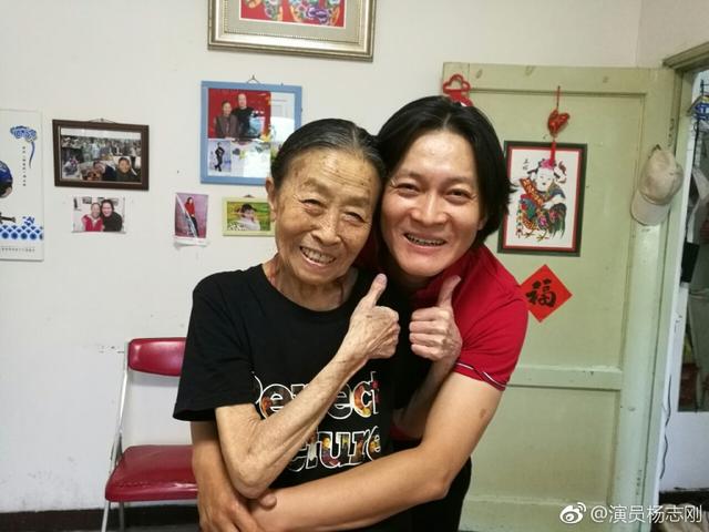 演员杨志刚全家生活照曝光 网友调侃:亲生儿子 鉴定完毕