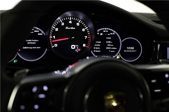 17款保时捷帕拉梅拉4s造型独特车身线条流畅