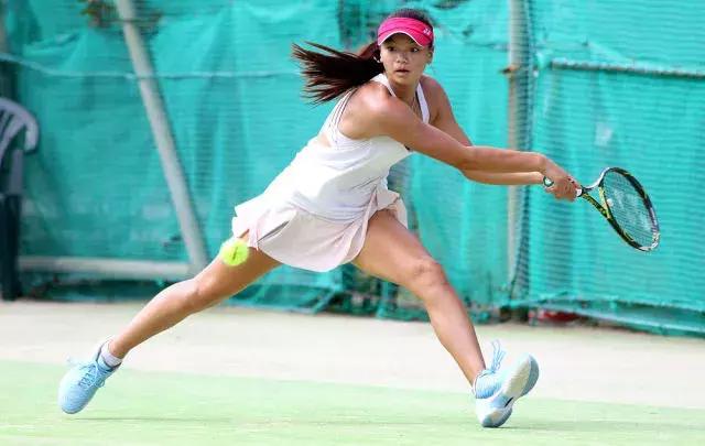 的阵容里,却有一张异常青春活力的面孔——naomi cheong,中文名张欣儿