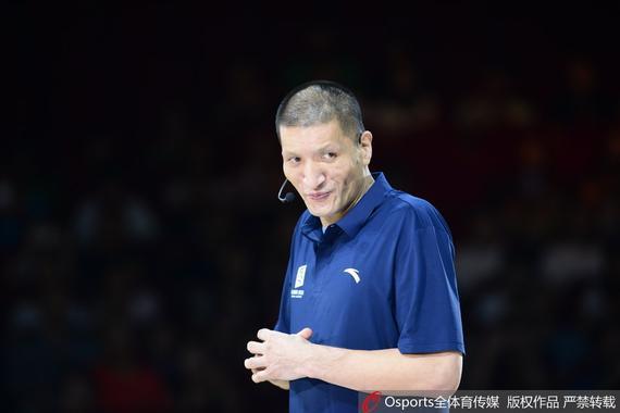 他是首位获NBA总冠军的中国人,得罪姚明被封