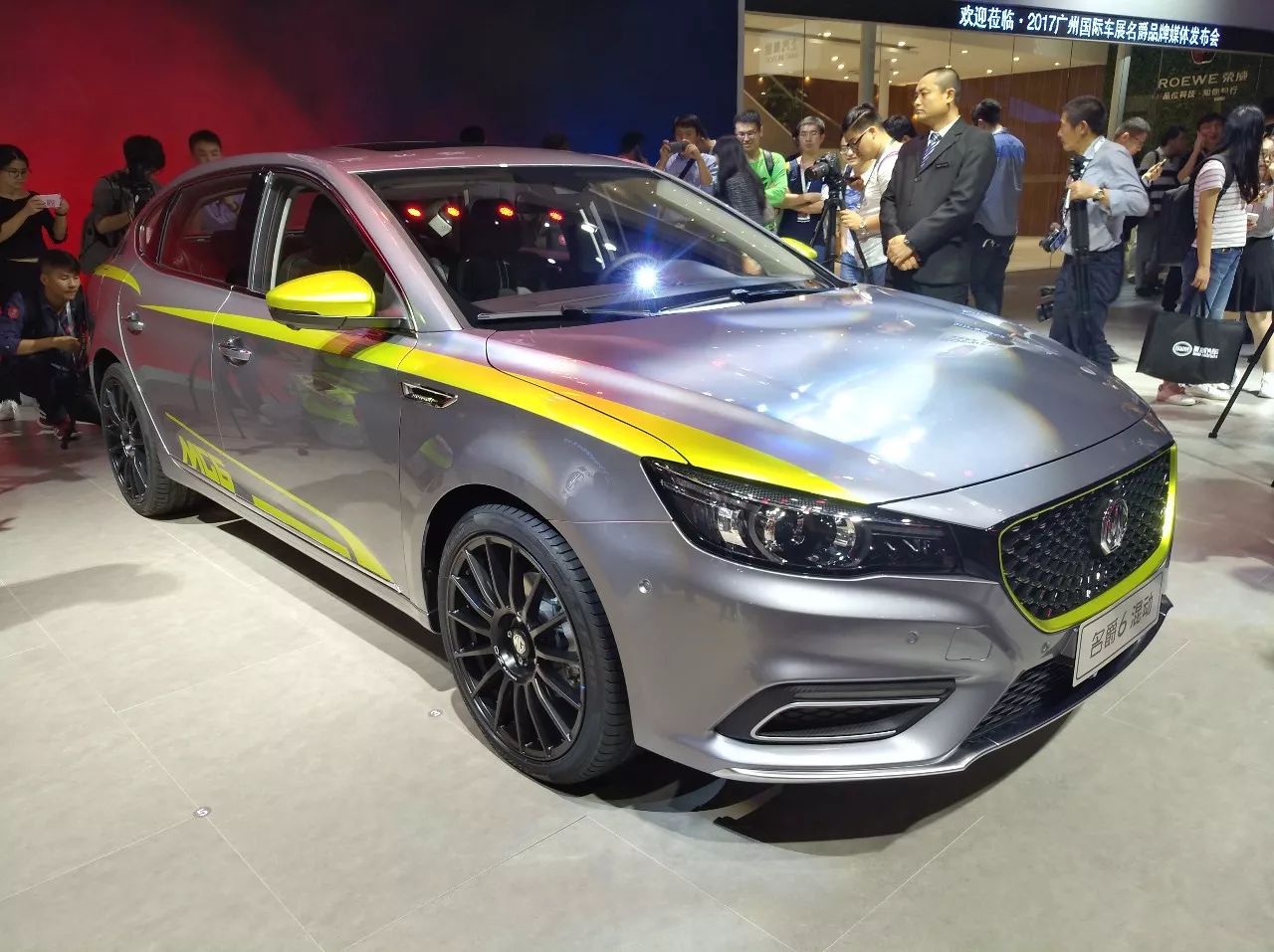 名爵6混动版亮相广州车展 能讲究的绝不将就