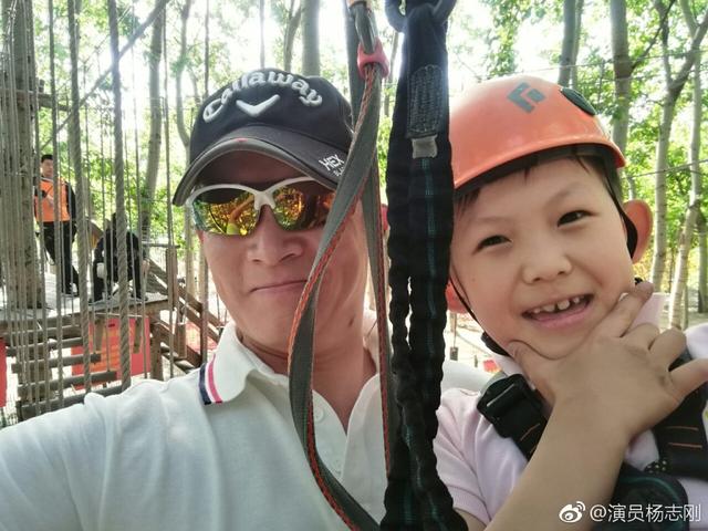 演员杨志刚全家生活照曝光 网友调侃:亲生儿子 鉴定完毕