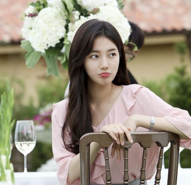 国民初恋",是韩国不少男青年的理想对象,她只有23岁,即使与李敏镐分手