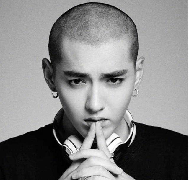 吴亦凡驾驭发型的能力又一次得到肯定.从光头,板寸