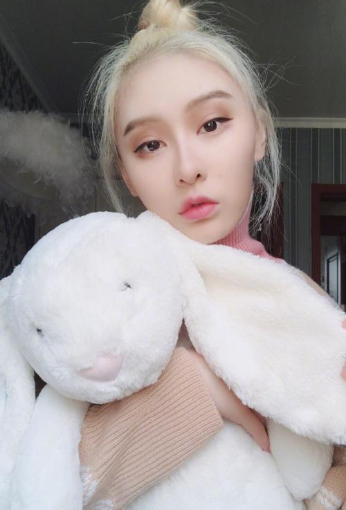 《变形计》15岁女主杨馥宇当年痛哭悔改,如今整容成网红认不出!