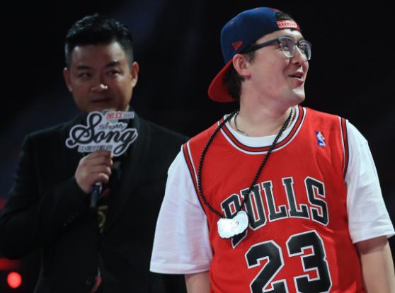 那吾克热一首《纸飞机》,唱哭所有新手爸妈!