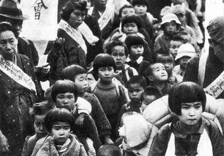 东北一县为日本开拓团立碑, 遭民众反对, 愤怒砸