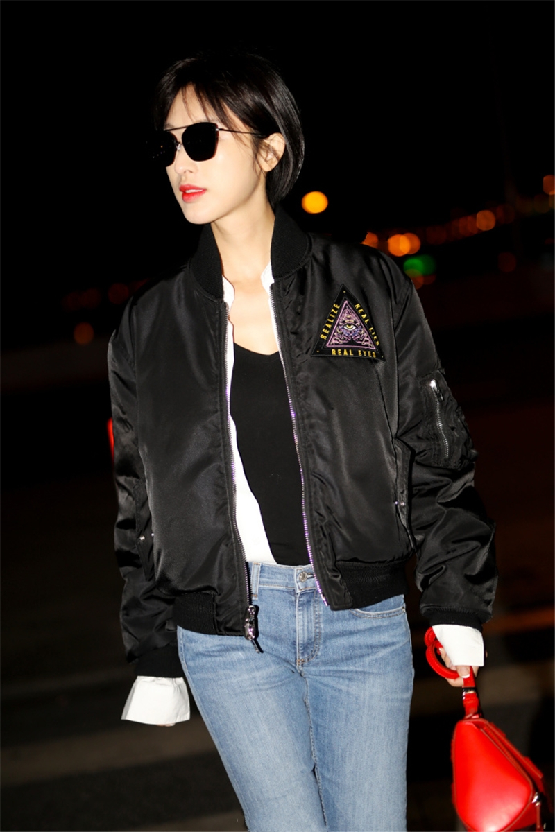 孙俪娘娘夜间街拍造型,牛仔裤夹克要不要帅成这样