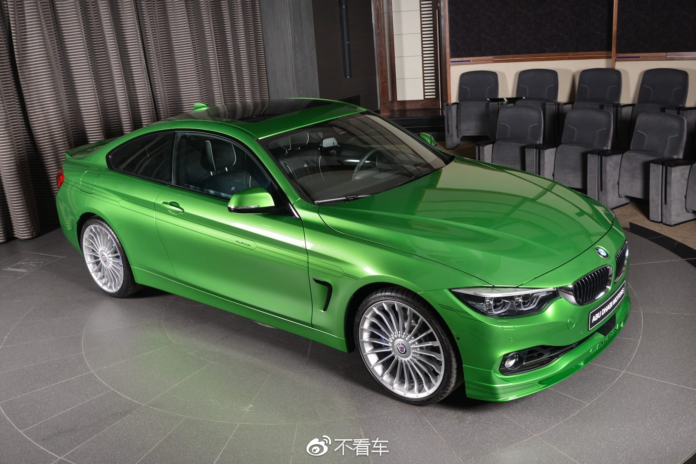 阿布扎比惊现绿色宝马雅宾纳b4 s