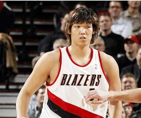 看林书豪这些年受到的特殊照顾,联盟还真是公平