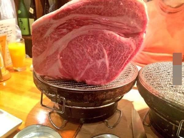 日本餐厅新推荐这一大坨肉,网友:看着流口水了