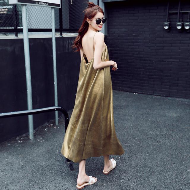 吊带裙不是夏天才能穿,秋冬吊带裙外穿不一样