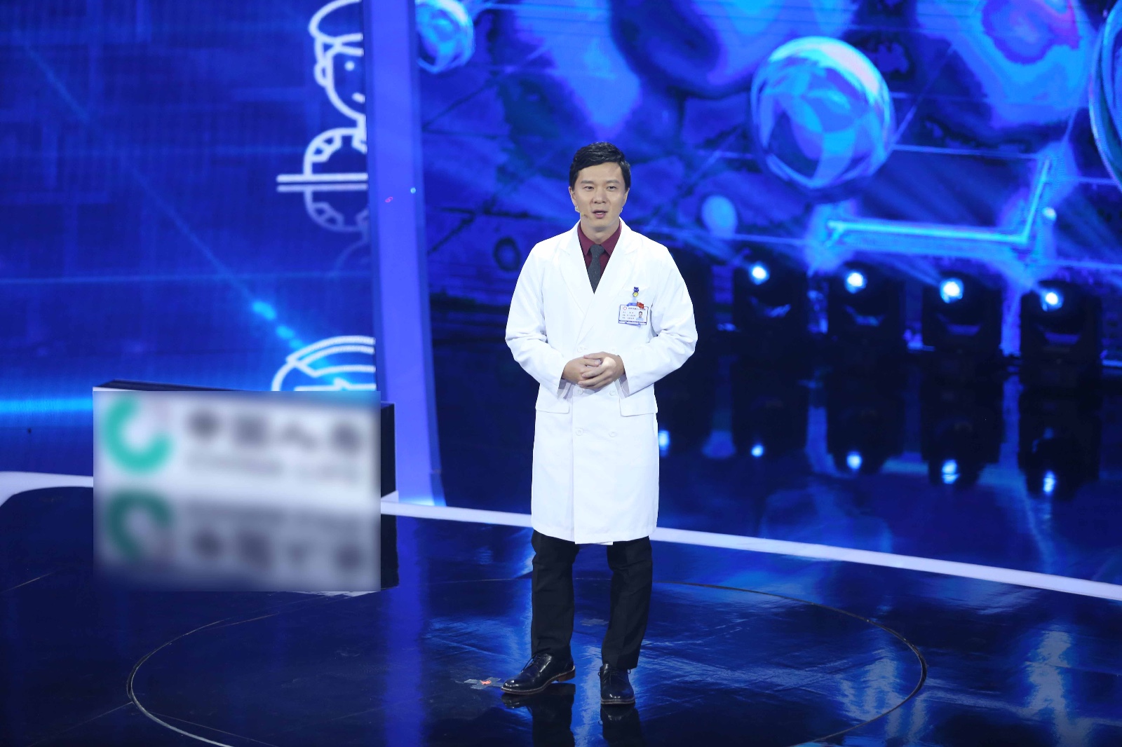 《我是演说家》记者秦博用镜头揭恶扬善 医生尚书不忘救人初心