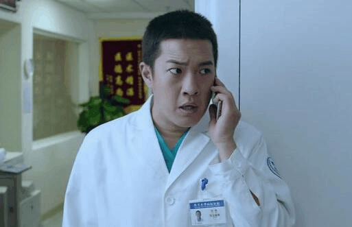 《急诊科医生》两个人物设定,他们都是星二代,表情僵硬无演技?