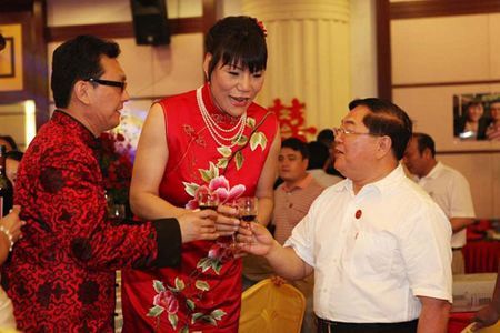 2米06"女篮巨人"郑海霞与老公现状!连亲都很尴尬,婚后拒生育