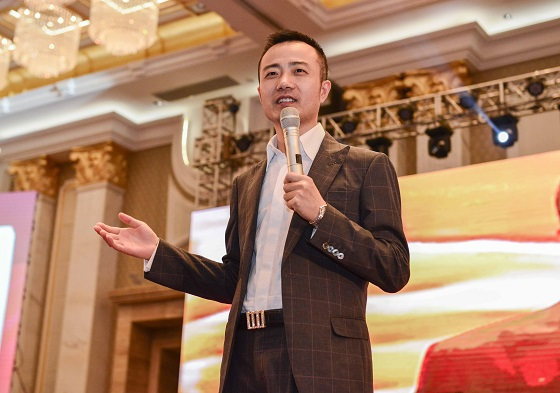 俞凌雄谈转型误区在哪跌倒未必在哪立起来