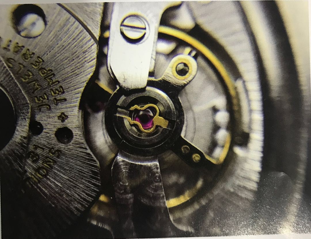 甄时教你腕表鉴定方法避震器