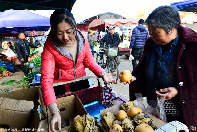 爷爷两亩梨遭滞销 护士孙女销售瞬间抢空_新浪看点