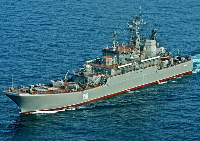 俄罗斯登陆舰建造8年排水量5000吨还没服役就已落后