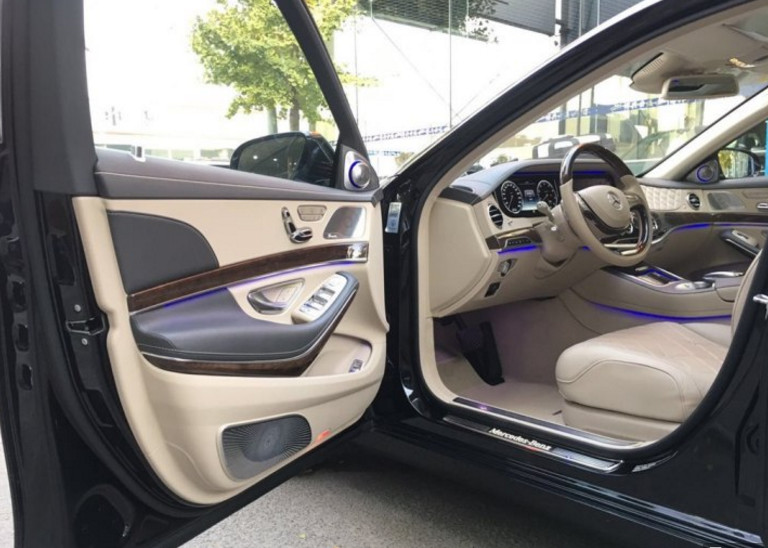 Vip S600 商人携372万元全款买奔驰迈巴赫S600,VIP待遇半小时快速提车-新浪汽车