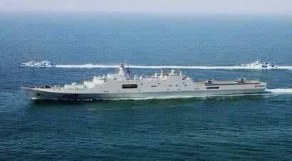 中国第5艘071型船坞登陆舰下水,网友更关心两栖攻击舰何时服役