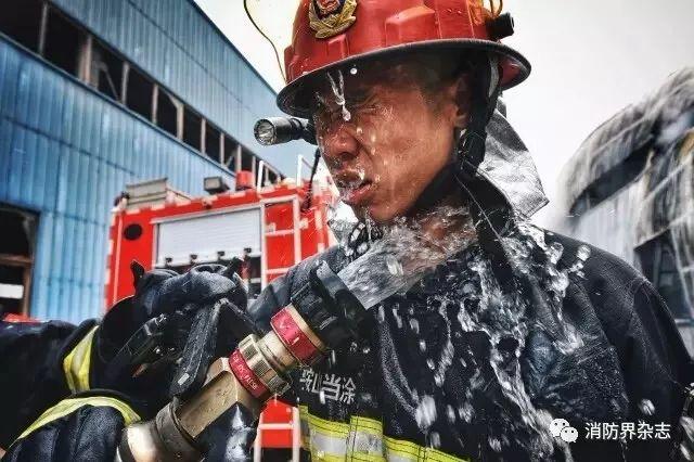 消防员救火前后最真实的一幕!第10张看哭了!|消防员|战士|哭了|真实的|救火_新浪新闻