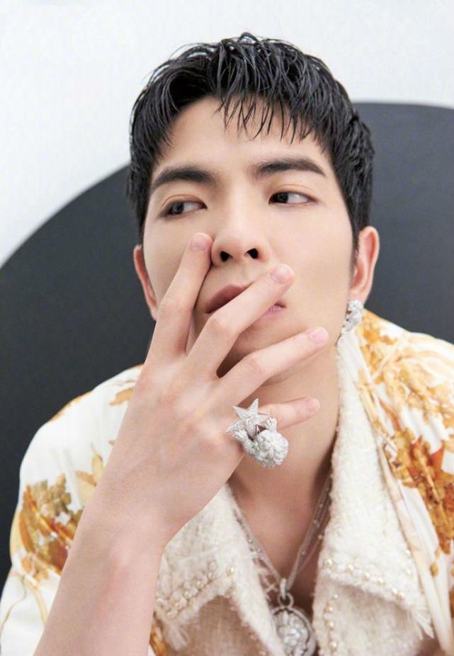 萧敬腾变身女装大佬,妖艳起来本萌妹甘拜下风