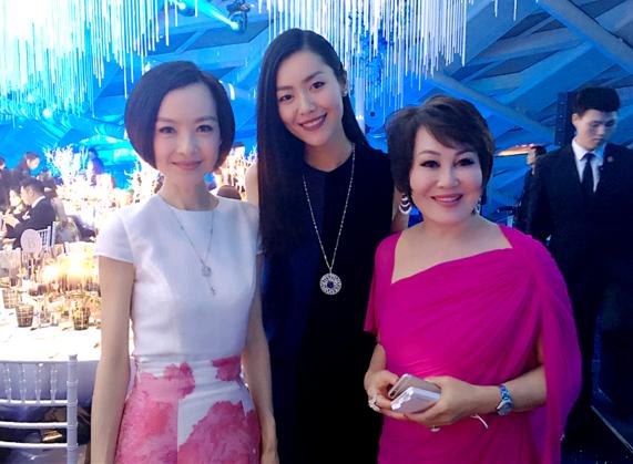 看完刘雯与他人的合照,才明白什么叫真正的国际名模!完胜