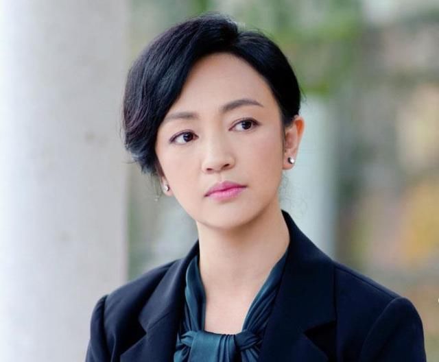 中国好情人--简娜钟淮兰 是真正关心罗伊人的,不管出现什么事情也都