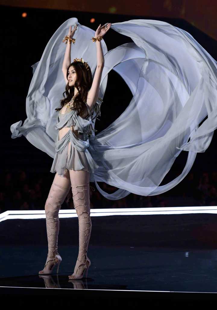维密7位中国超模谁最扬眉吐气,20张高清秀场图告诉你答案
