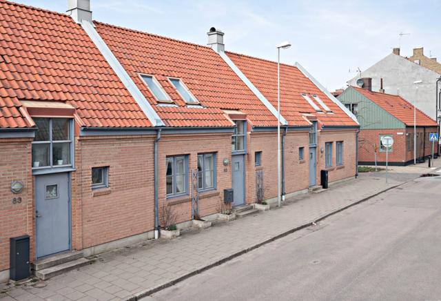 红砖平房两侧无窗,室内原来这个样,都是村啊