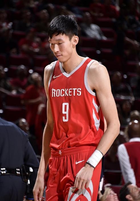 周琦18 5 4砍毒蛇生涯最高分 投篮11中8大胜灰熊下属球队
